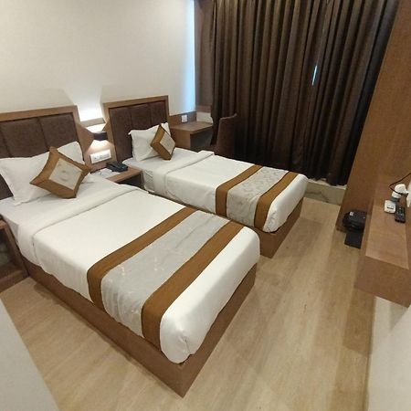 Hotel Beverly Palace Santacruz - Near Bkc - Mumbai Airport T1 ภายนอก รูปภาพ