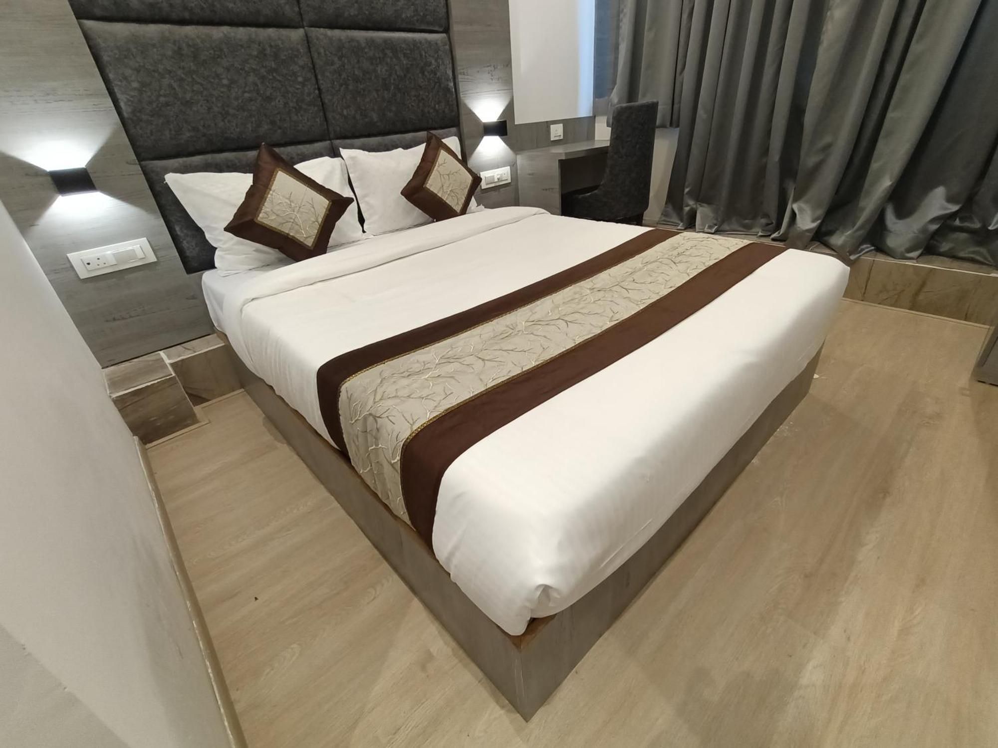 Hotel Beverly Palace Santacruz - Near Bkc - Mumbai Airport T1 ภายนอก รูปภาพ