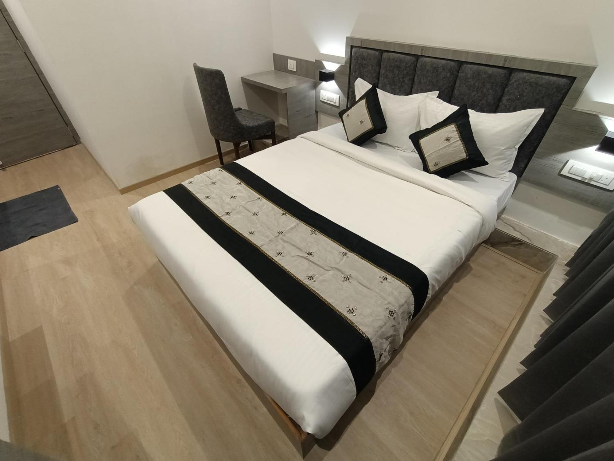 Hotel Beverly Palace Santacruz - Near Bkc - Mumbai Airport T1 ภายนอก รูปภาพ