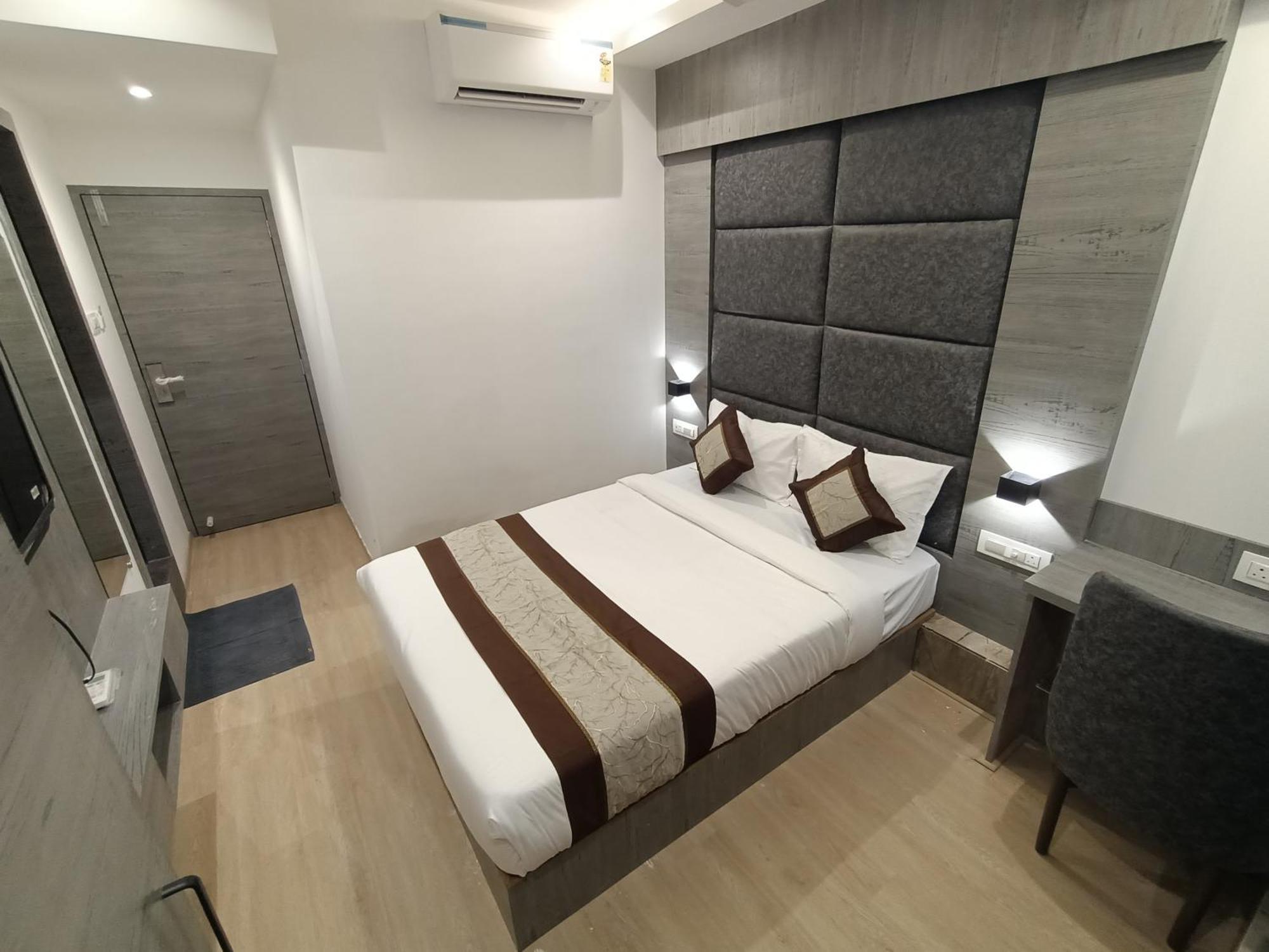 Hotel Beverly Palace Santacruz - Near Bkc - Mumbai Airport T1 ภายนอก รูปภาพ