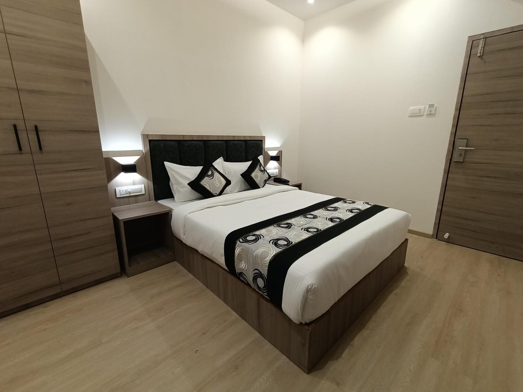 Hotel Beverly Palace Santacruz - Near Bkc - Mumbai Airport T1 ภายนอก รูปภาพ