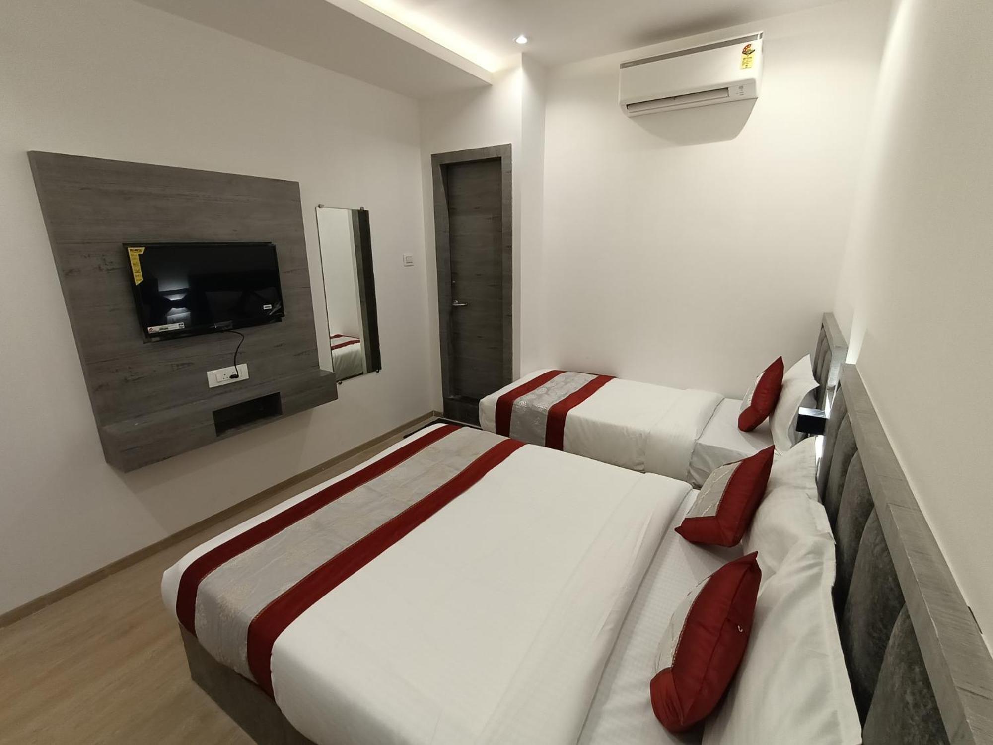 Hotel Beverly Palace Santacruz - Near Bkc - Mumbai Airport T1 ภายนอก รูปภาพ