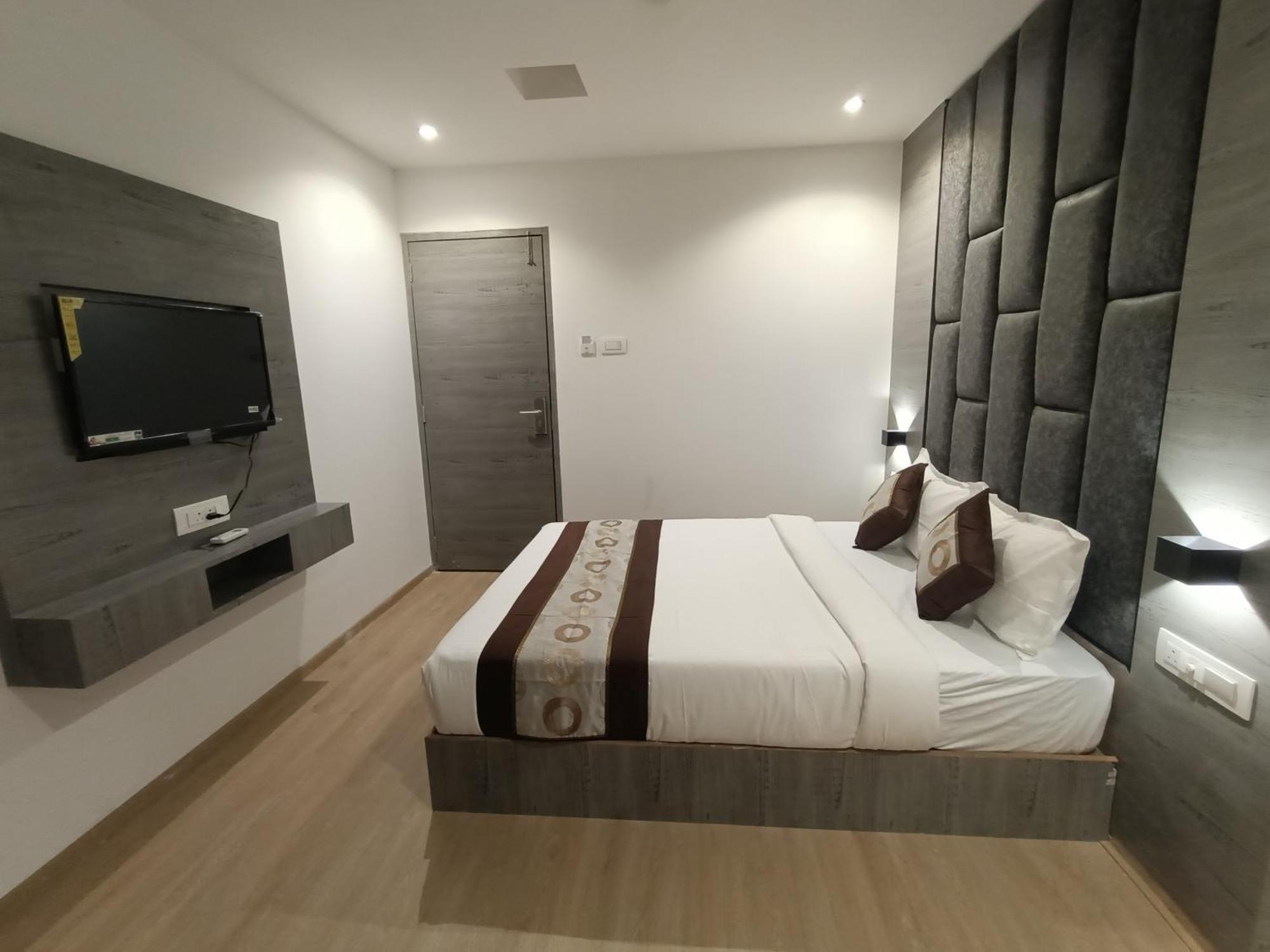 Hotel Beverly Palace Santacruz - Near Bkc - Mumbai Airport T1 ภายนอก รูปภาพ