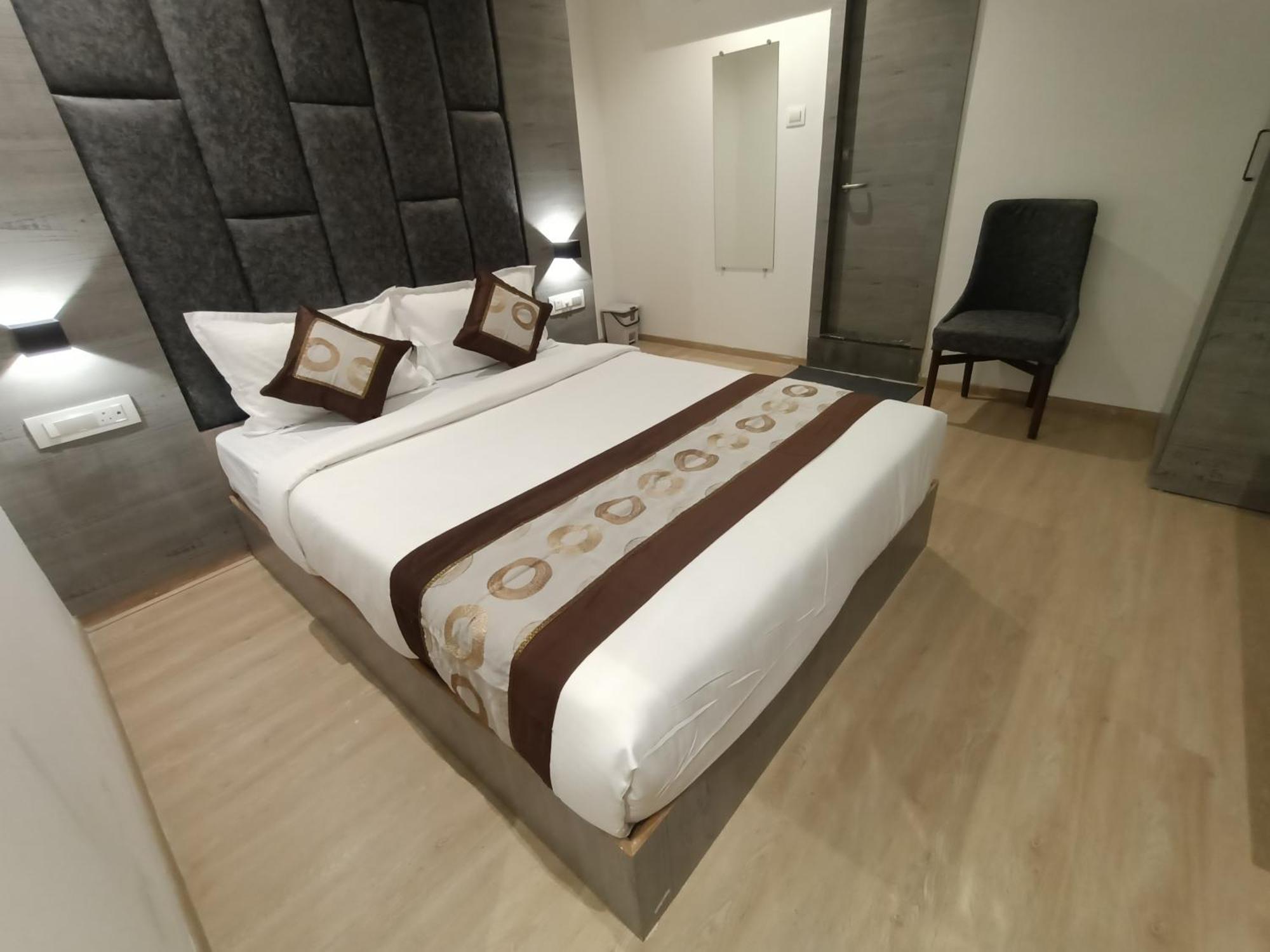 Hotel Beverly Palace Santacruz - Near Bkc - Mumbai Airport T1 ภายนอก รูปภาพ