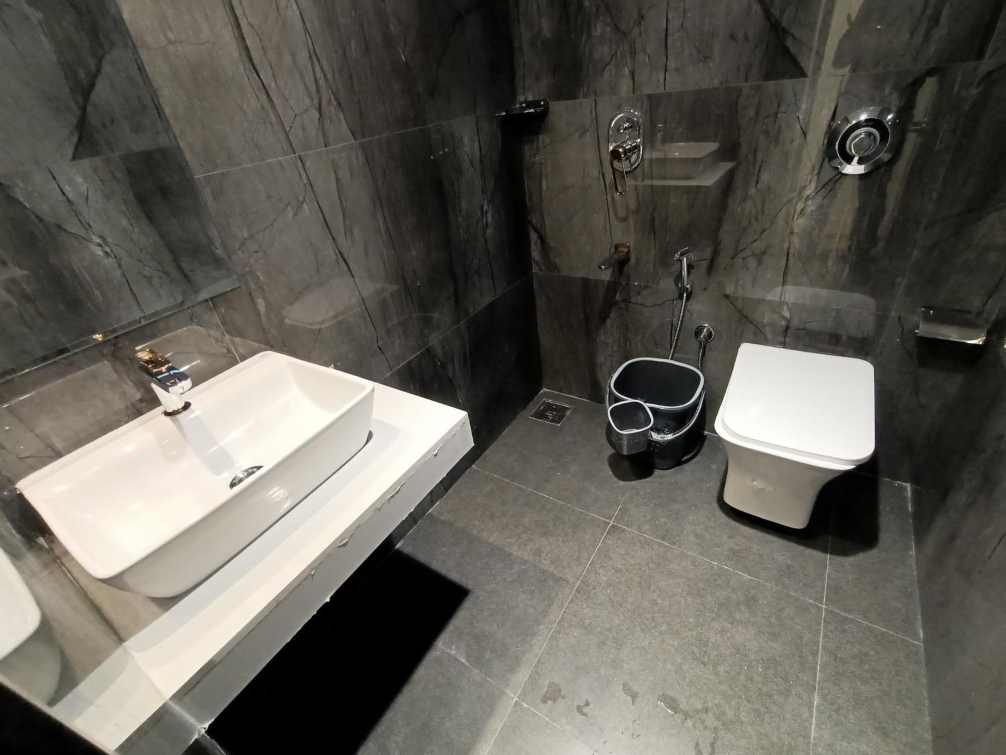 Hotel Beverly Palace Santacruz - Near Bkc - Mumbai Airport T1 ภายนอก รูปภาพ