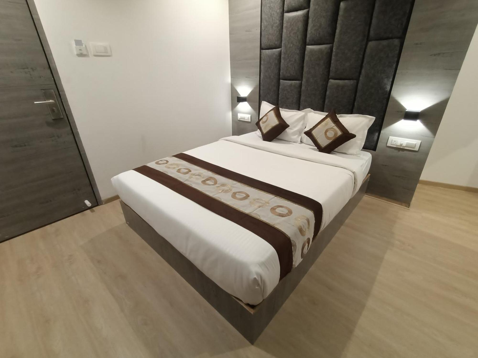 Hotel Beverly Palace Santacruz - Near Bkc - Mumbai Airport T1 ภายนอก รูปภาพ