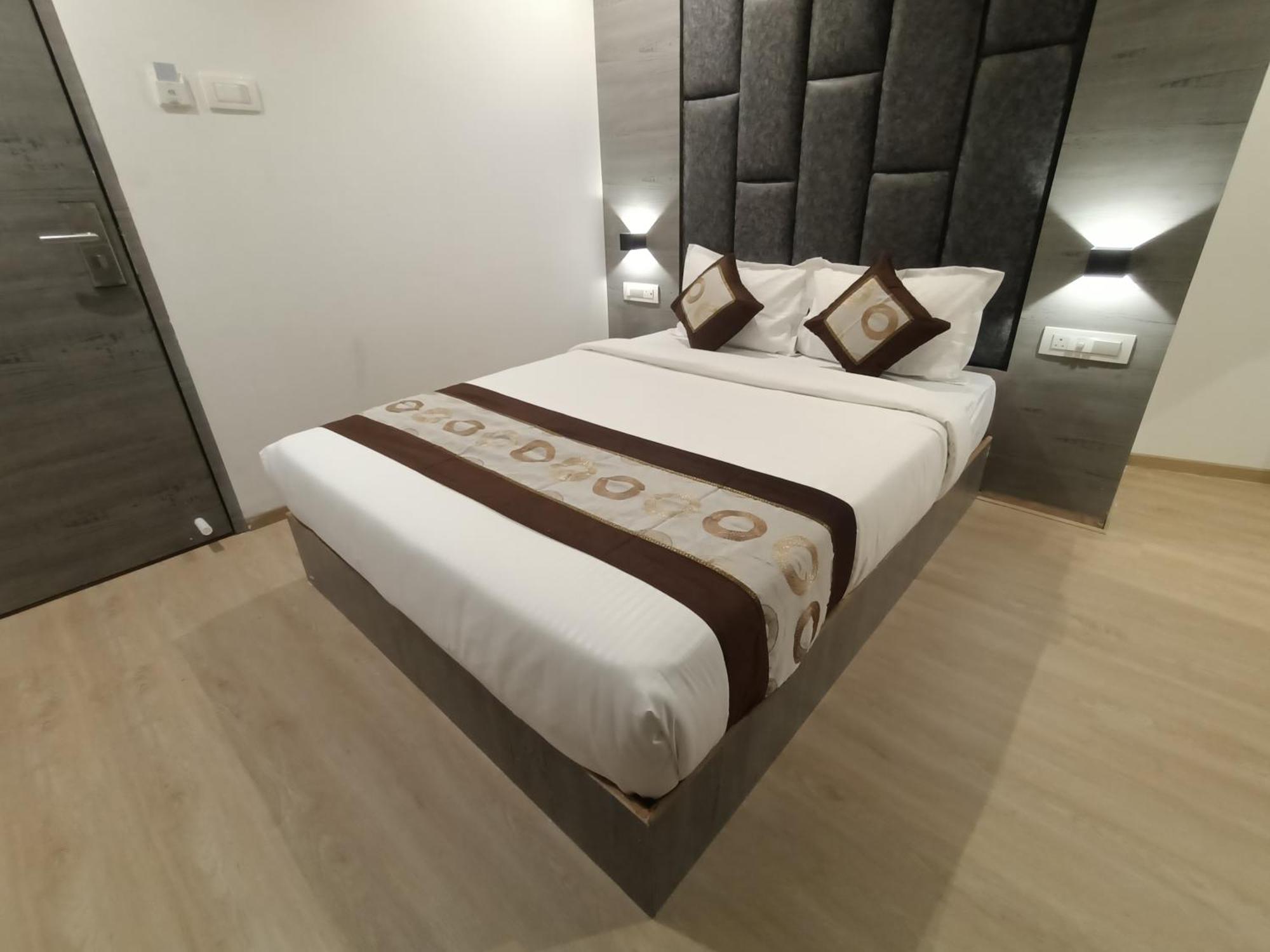 Hotel Beverly Palace Santacruz - Near Bkc - Mumbai Airport T1 ภายนอก รูปภาพ