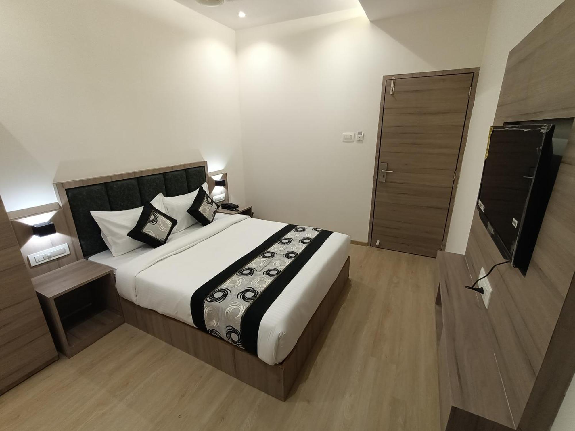 Hotel Beverly Palace Santacruz - Near Bkc - Mumbai Airport T1 ภายนอก รูปภาพ