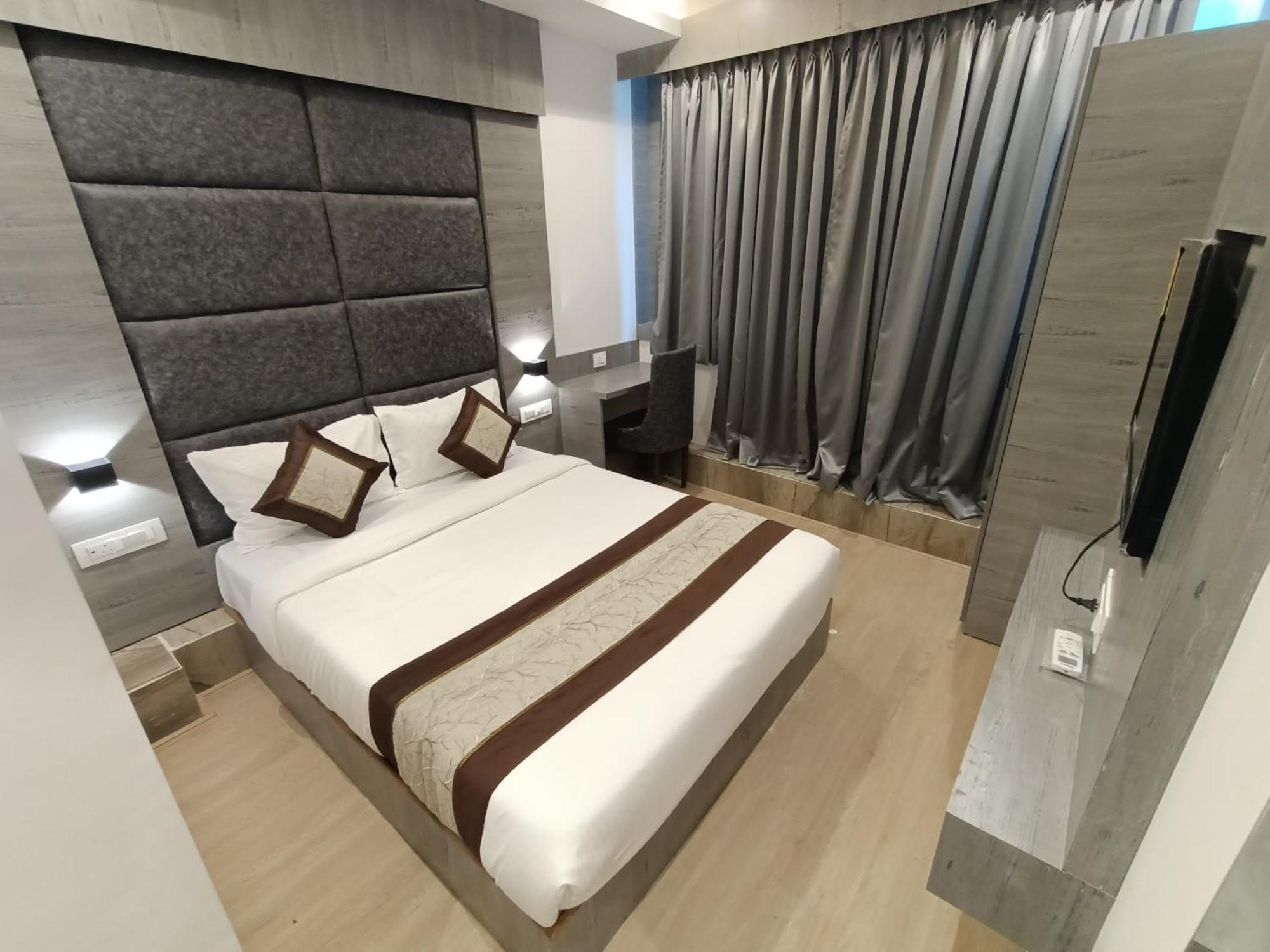 Hotel Beverly Palace Santacruz - Near Bkc - Mumbai Airport T1 ภายนอก รูปภาพ