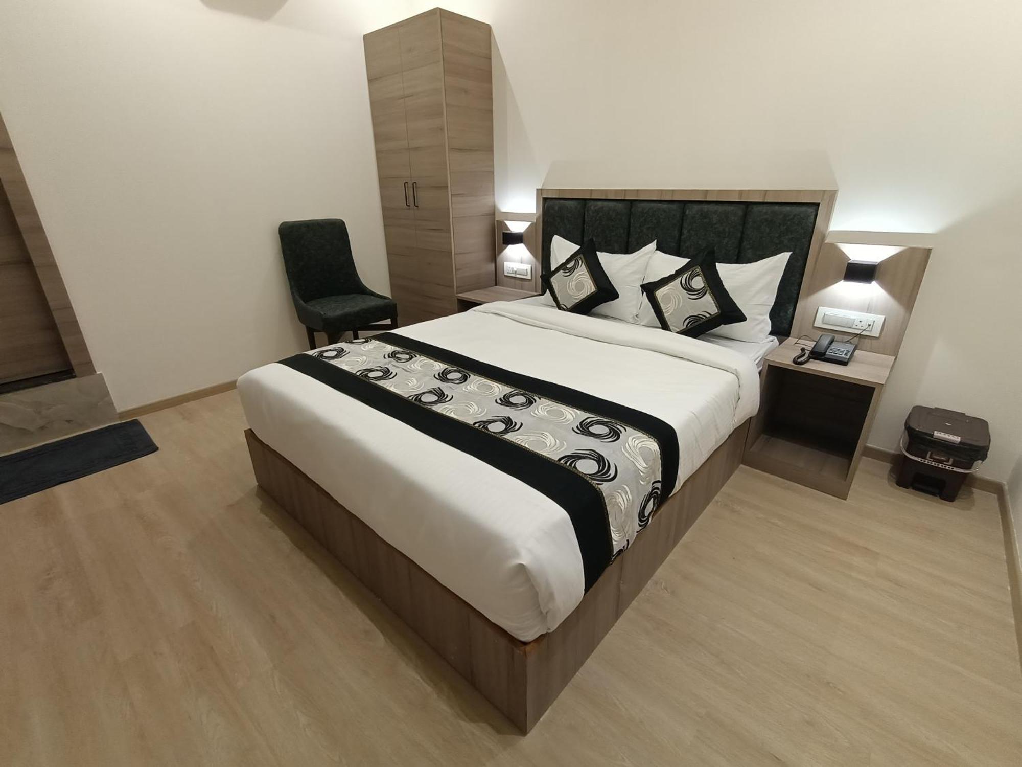 Hotel Beverly Palace Santacruz - Near Bkc - Mumbai Airport T1 ภายนอก รูปภาพ
