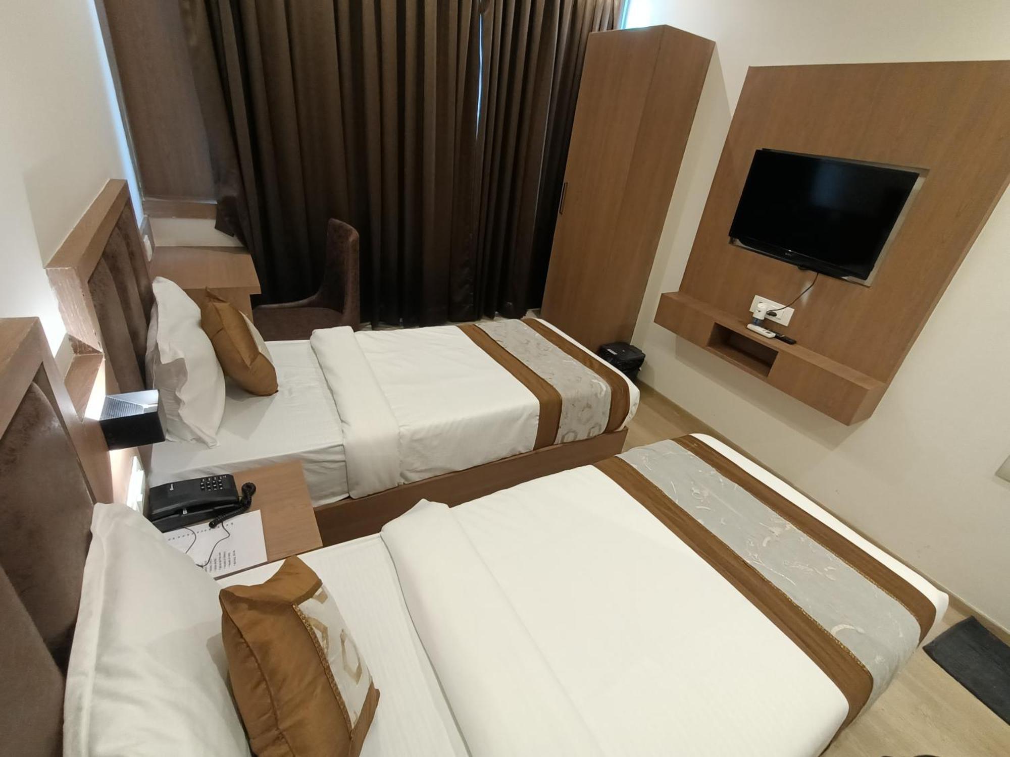 Hotel Beverly Palace Santacruz - Near Bkc - Mumbai Airport T1 ภายนอก รูปภาพ