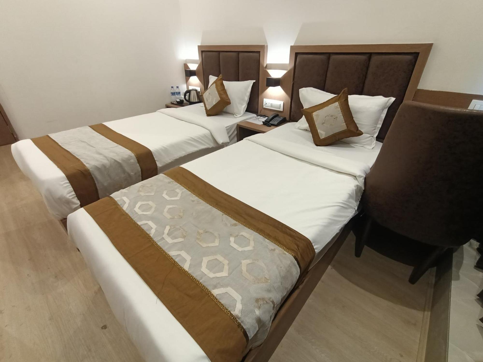 Hotel Beverly Palace Santacruz - Near Bkc - Mumbai Airport T1 ภายนอก รูปภาพ