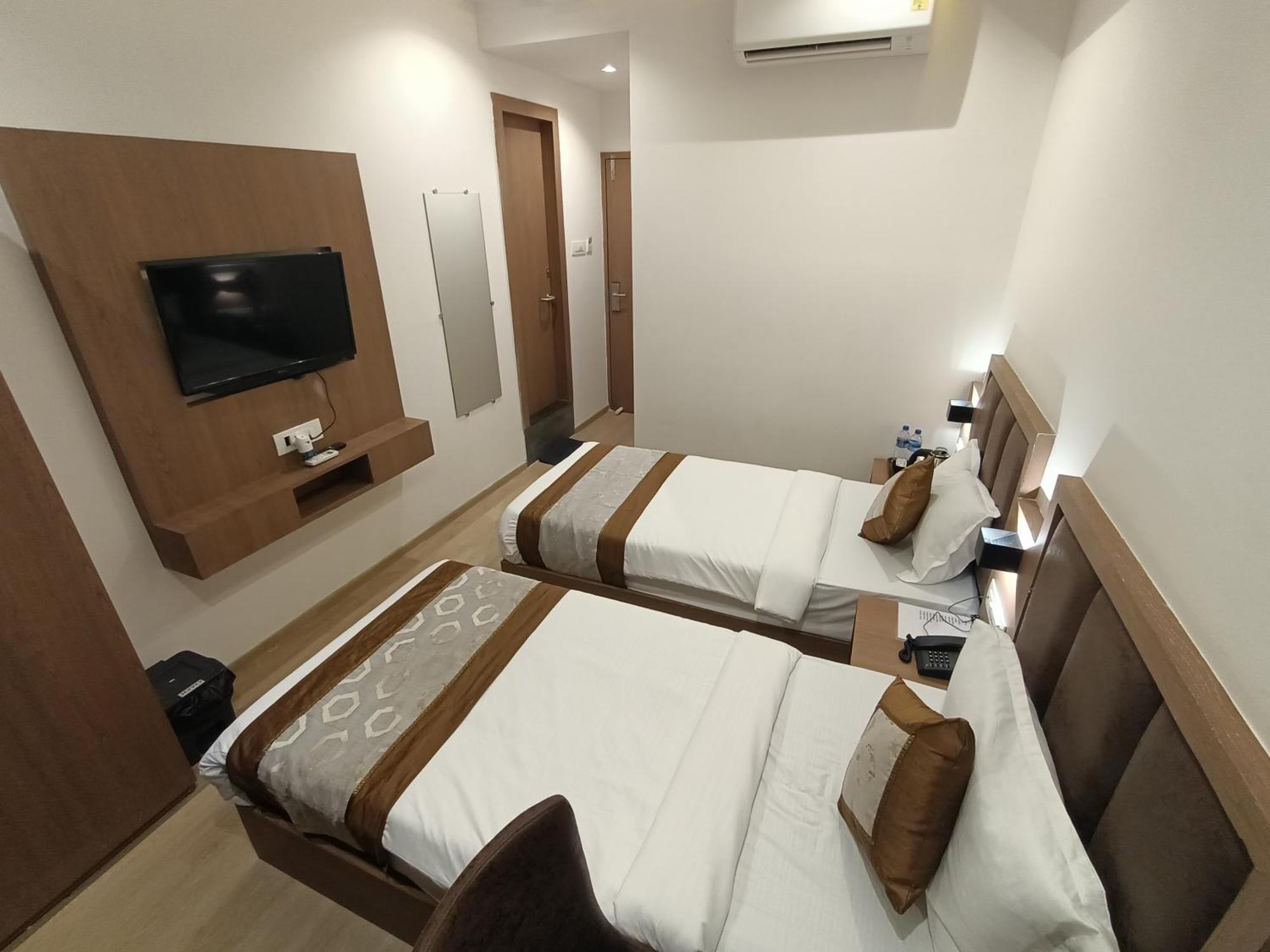 Hotel Beverly Palace Santacruz - Near Bkc - Mumbai Airport T1 ภายนอก รูปภาพ