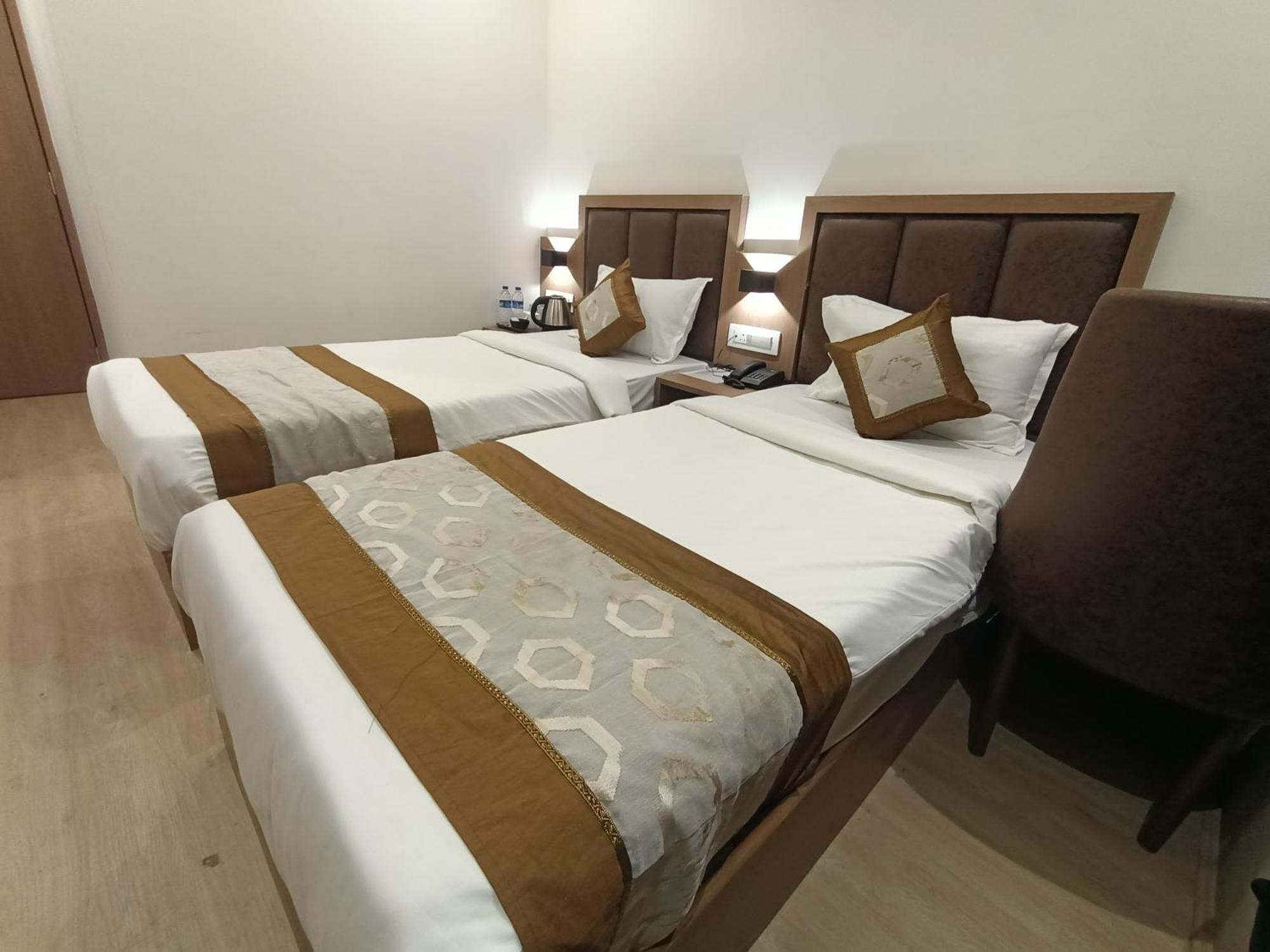 Hotel Beverly Palace Santacruz - Near Bkc - Mumbai Airport T1 ภายนอก รูปภาพ