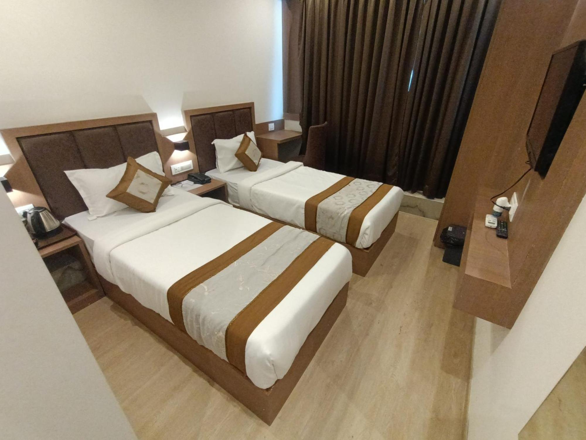 Hotel Beverly Palace Santacruz - Near Bkc - Mumbai Airport T1 ภายนอก รูปภาพ